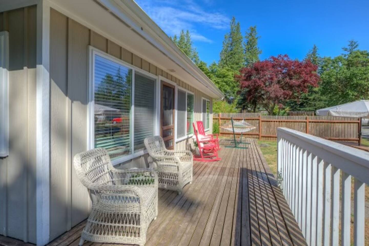 Dog friendly cottage w/Hot Tub+Kayaks, & e-bike