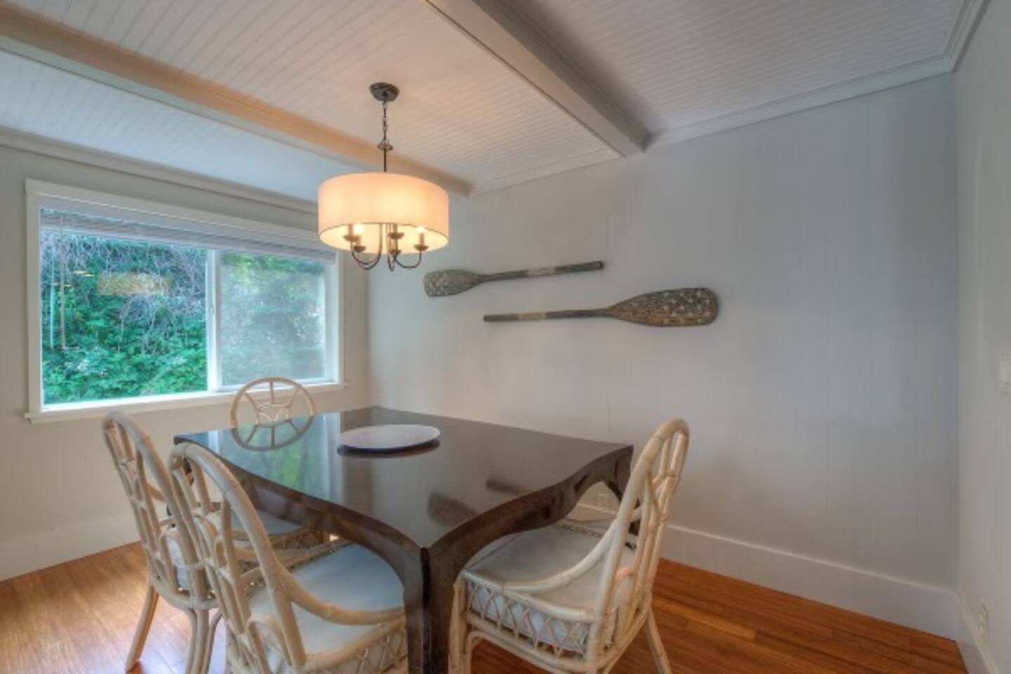 Dog friendly cottage w/Hot Tub+Kayaks, & e-bike