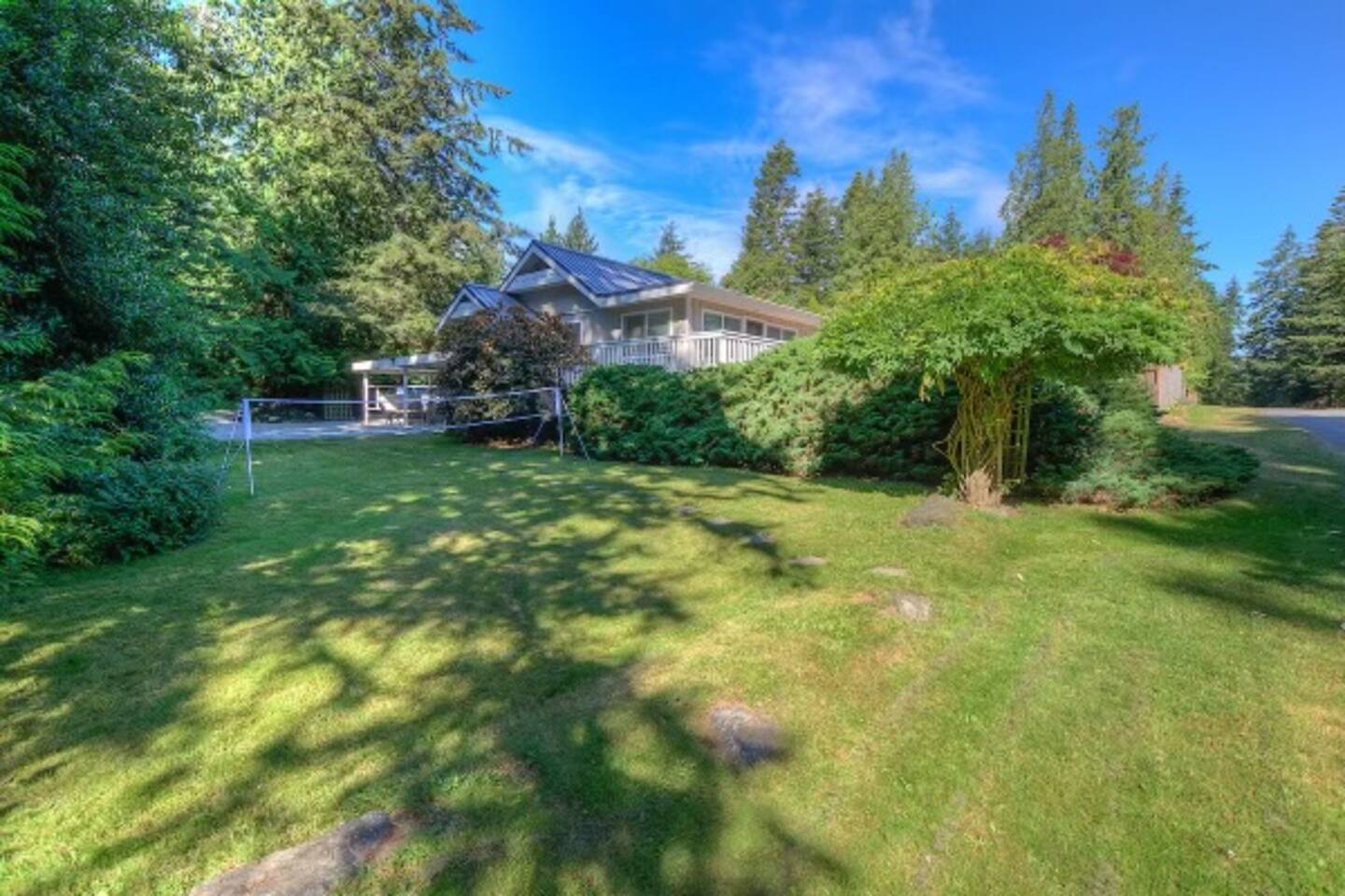 Dog friendly cottage w/Hot Tub+Kayaks, & e-bike