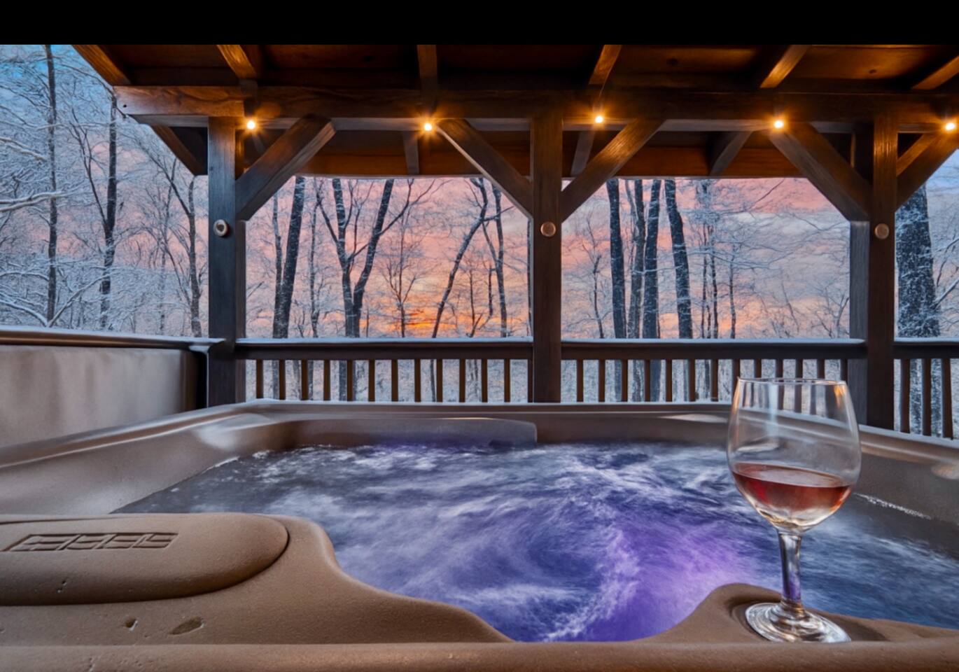 Private Playground, Fire Pit, Hot Tub, Views, Fun