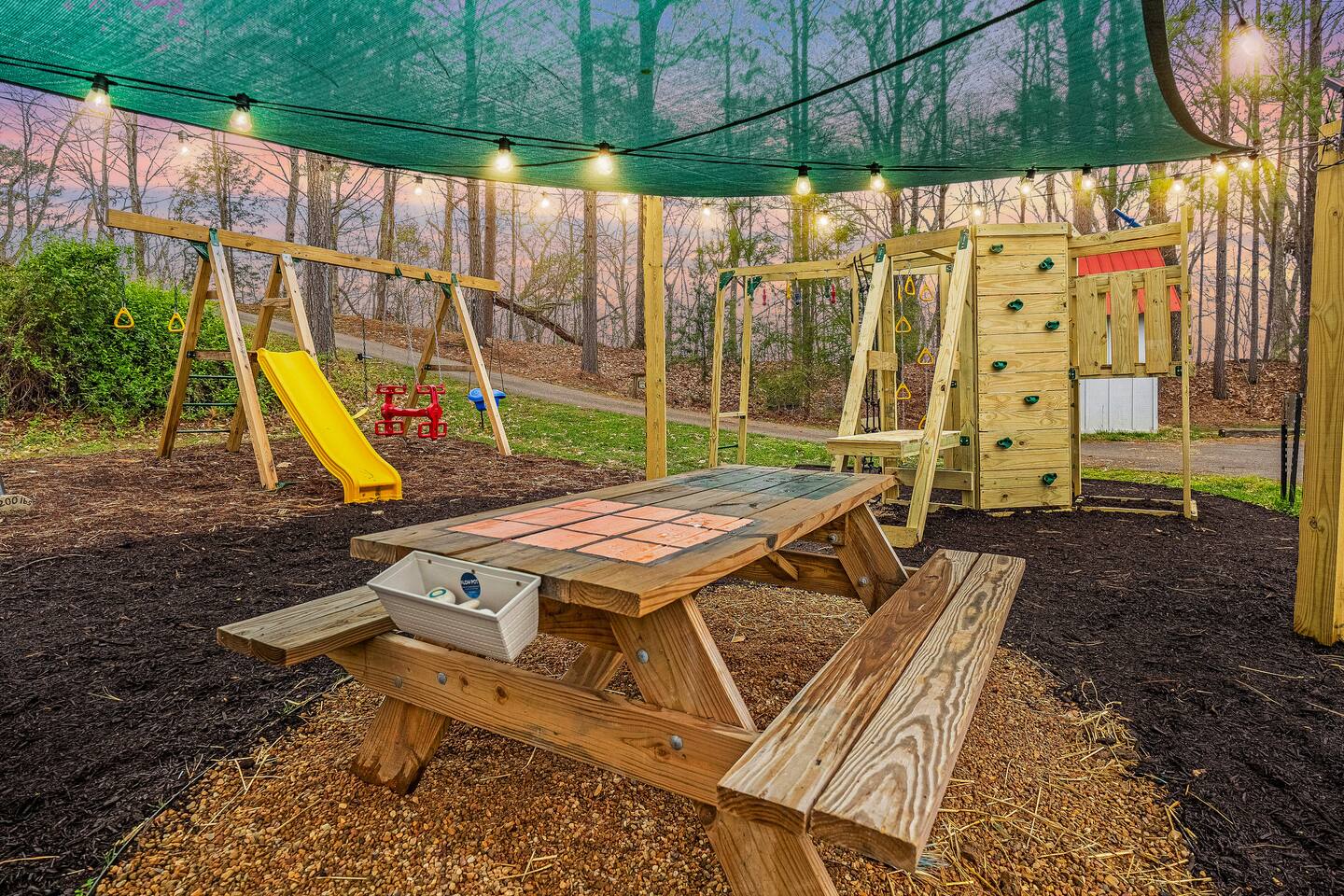 Private Playground, Fire Pit, Hot Tub, Views, Fun