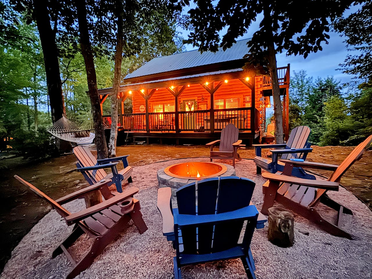 Private Playground, Fire Pit, Hot Tub, Views, Fun