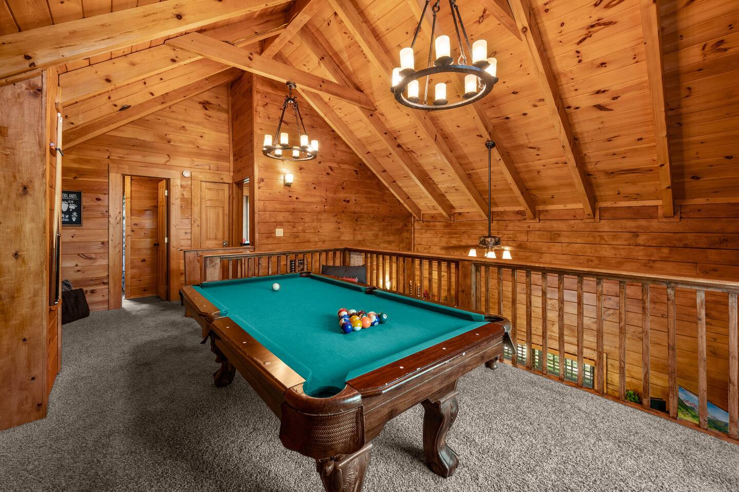 Private Playground, Fire Pit, Hot Tub, Views, Fun