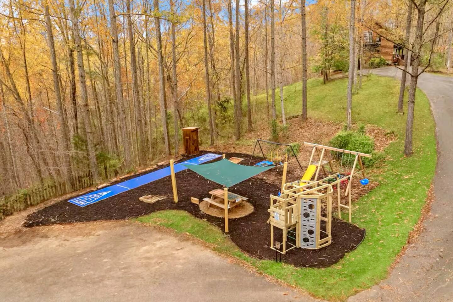 Private Playground, Fire Pit, Hot Tub, Views, Fun — Sevierville — vacation rental
