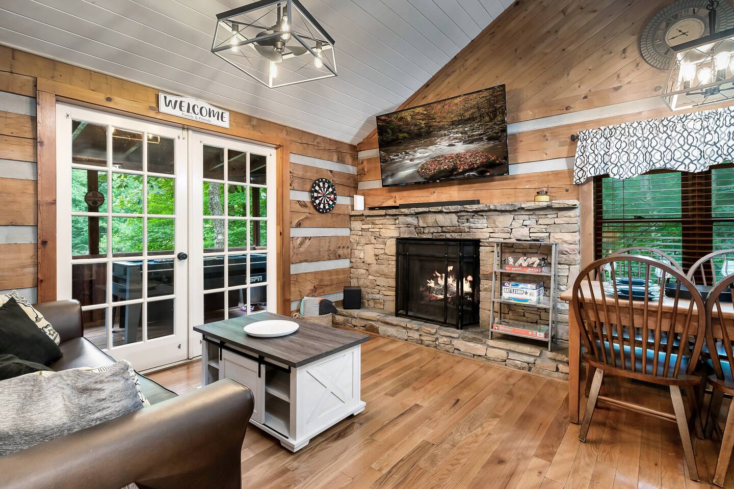 Spring Spa Cabin! HotTub & Sauna, Oh My! King Beds