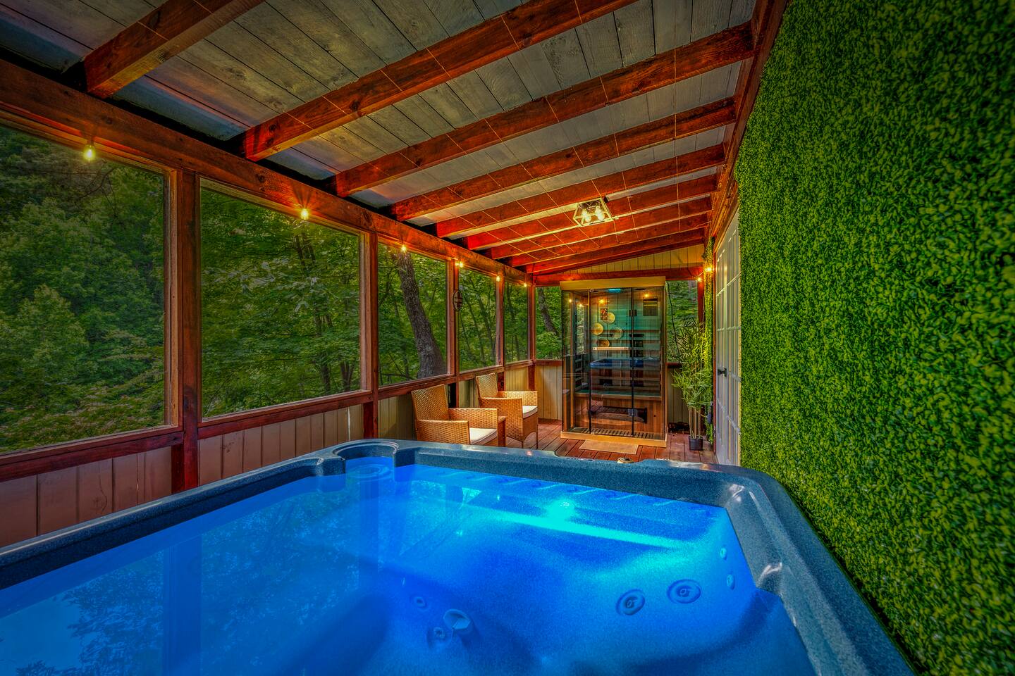Spring Spa Cabin! HotTub & Sauna, Oh My! King Beds