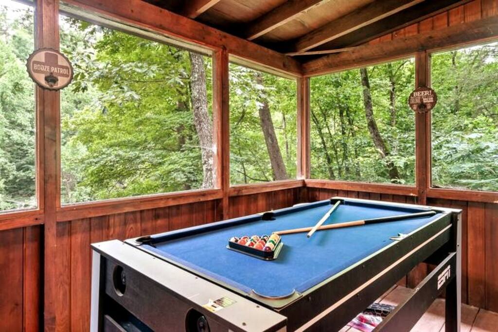 Spring Spa Cabin! HotTub & Sauna, Oh My! King Beds