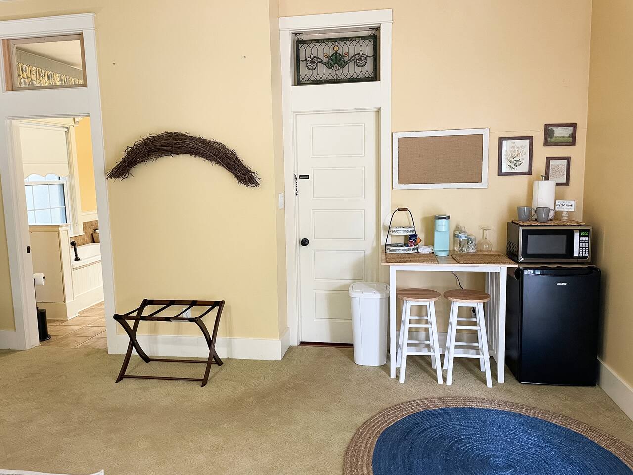 Massive Room - King Bed/Fireplace/Covered Parking