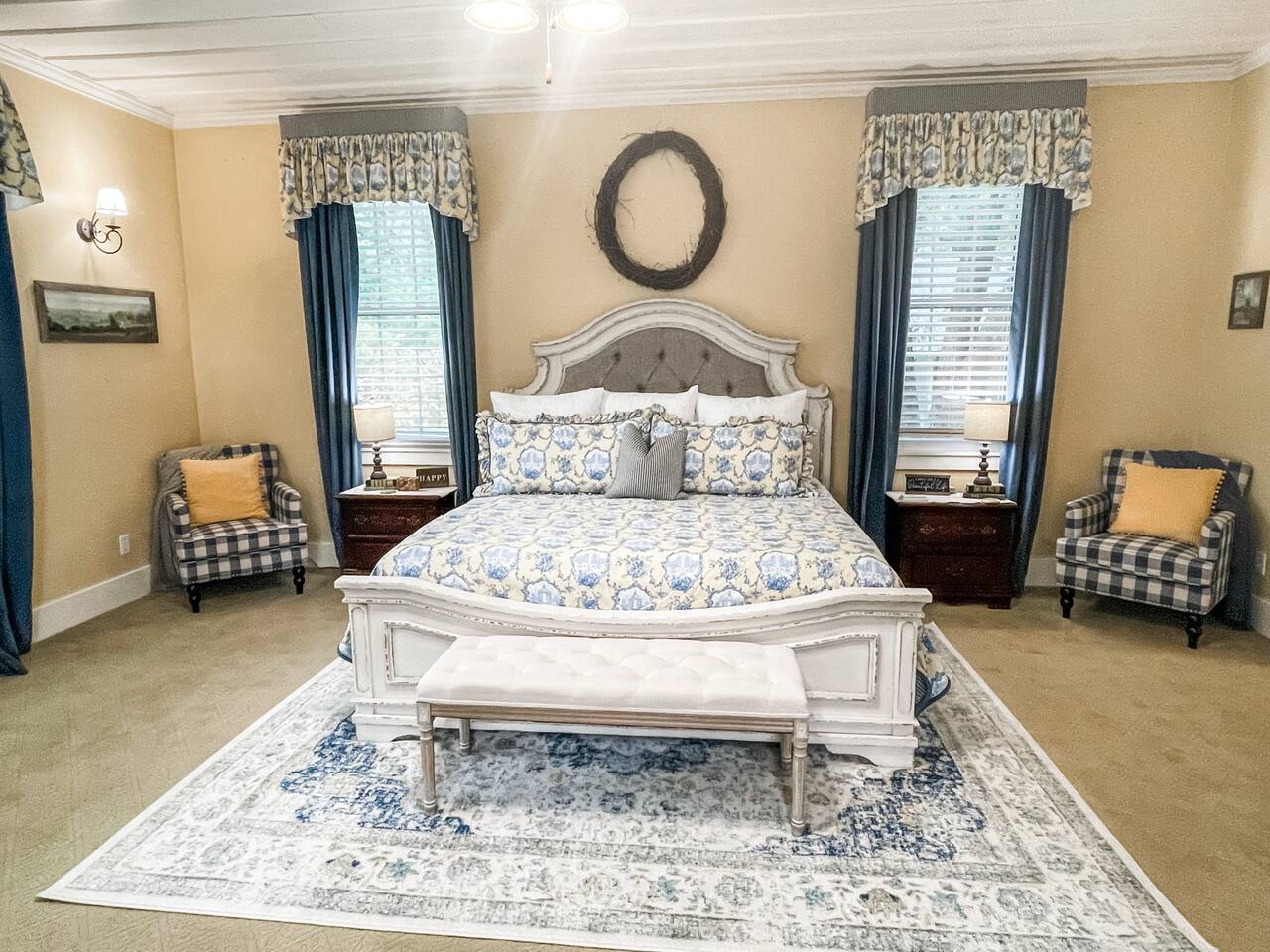 Massive Room - King Bed/Fireplace/Covered Parking