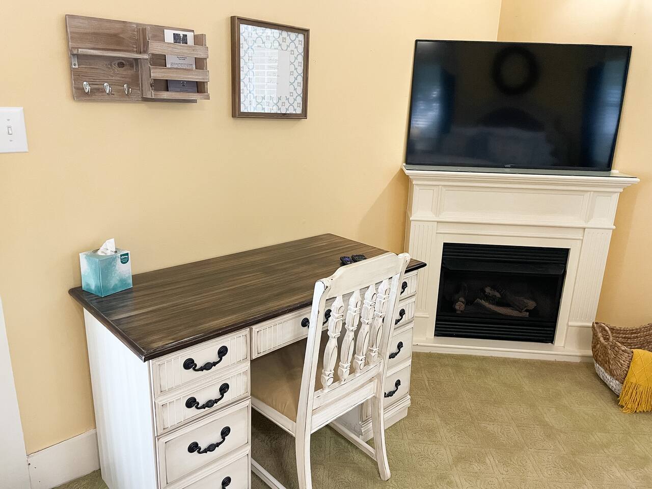 Massive Room - King Bed/Fireplace/Covered Parking