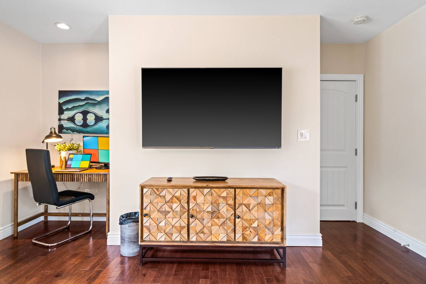 Lantern Retreat - Hill Country Getaway: 4 Bedrooms, Hot Tub, Game Room