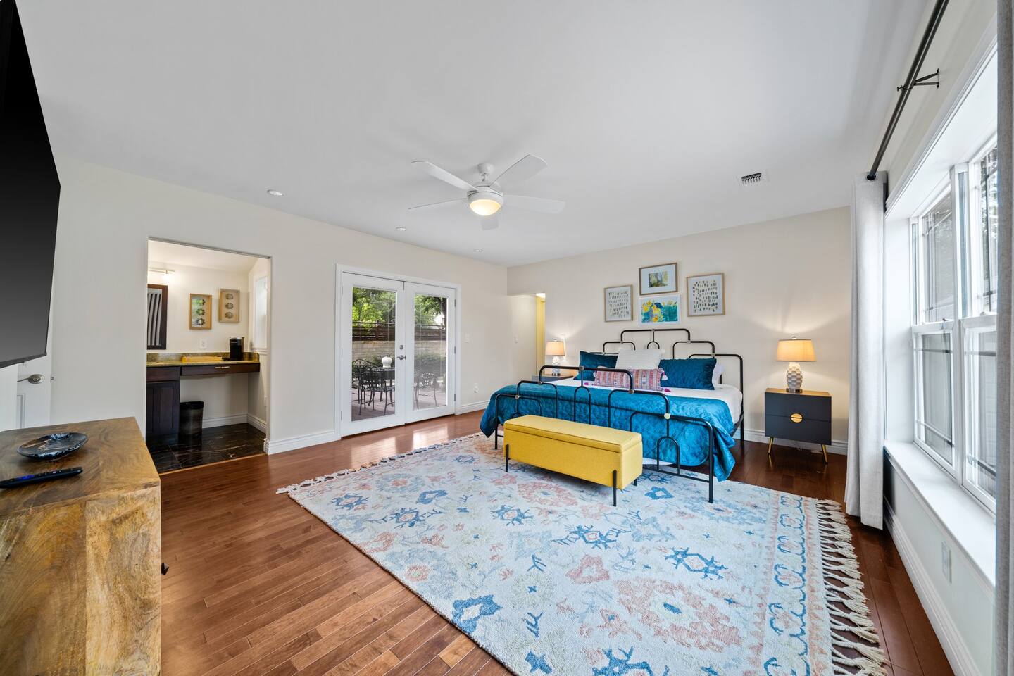 Lantern Retreat - Hill Country Getaway: 4 Bedrooms, Hot Tub, Game Room