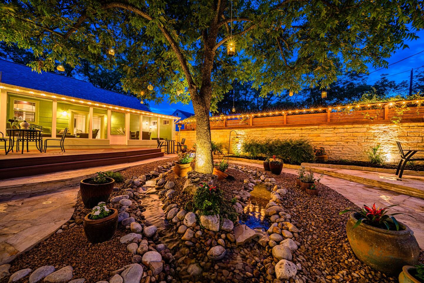 Lantern Retreat - Hill Country Getaway: 4 Bedrooms, Hot Tub, Game Room