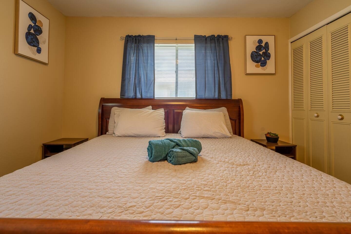 SA Randolph New Braunfels Vacation home with King Bd Sleeps 10