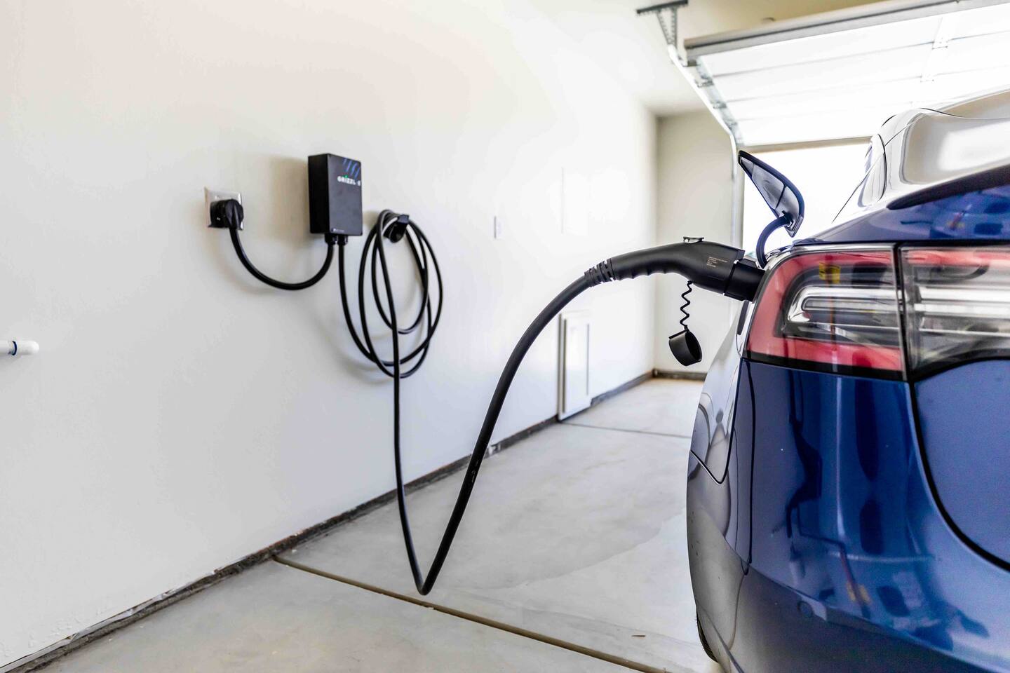 Modern Death Valley Escape + EV Charging!