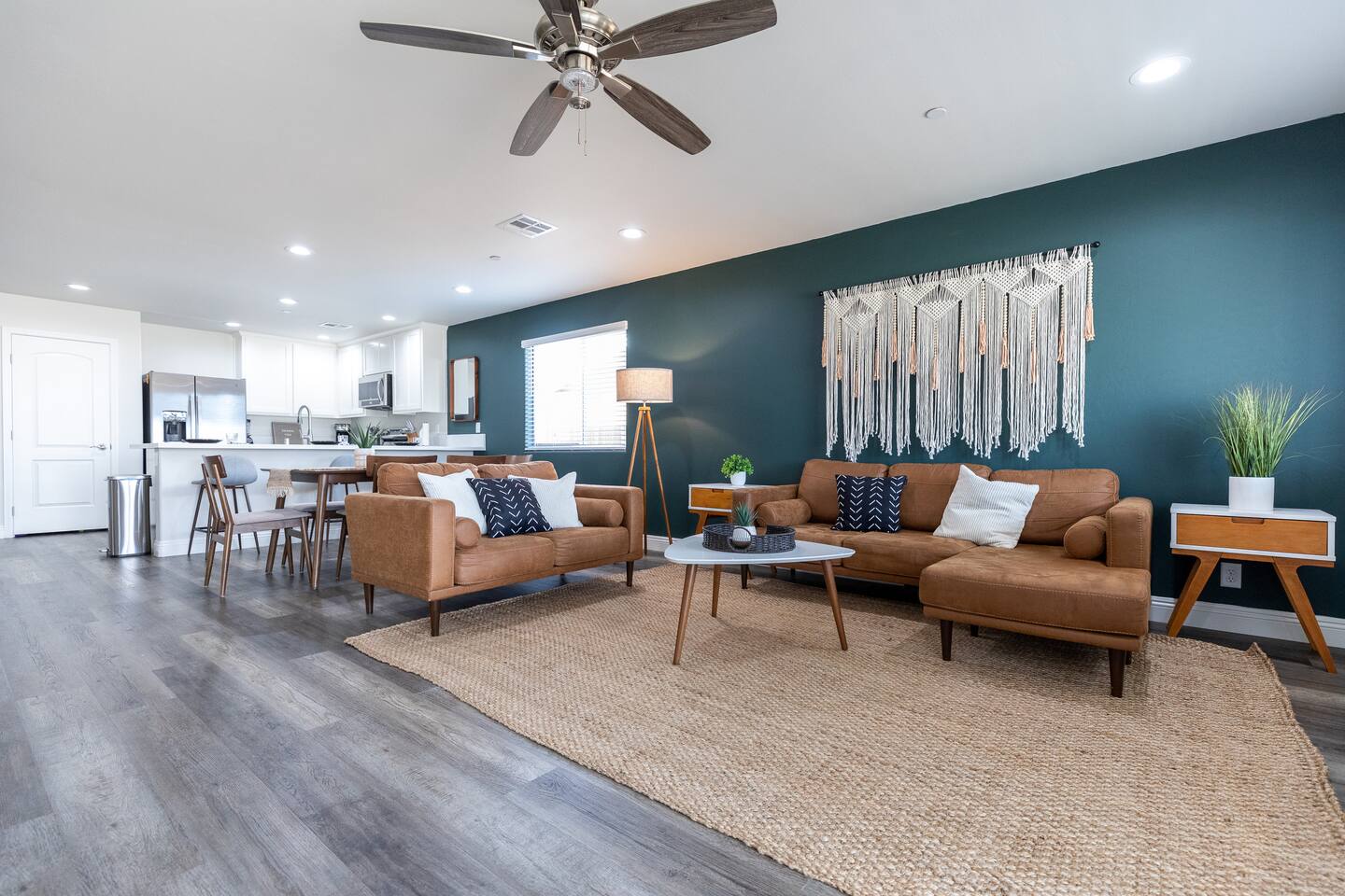 Modern Death Valley Escape + EV Charging! — Ridgecrest, CA — vacation rental