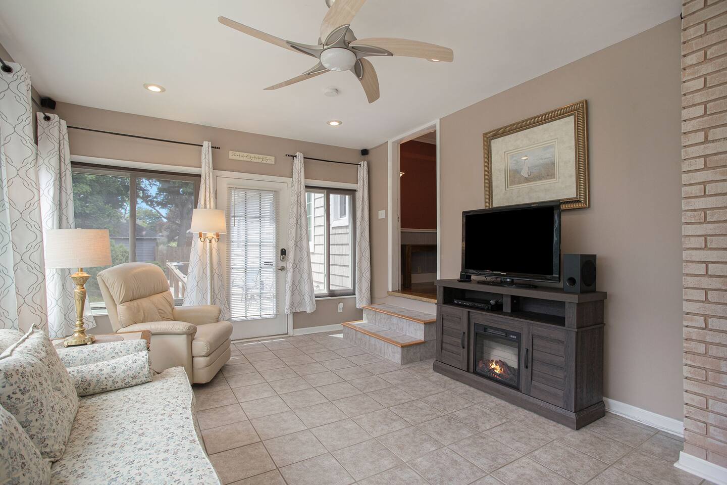 Sleeps 16+ • Spacious Home • Minutes from Kellogg