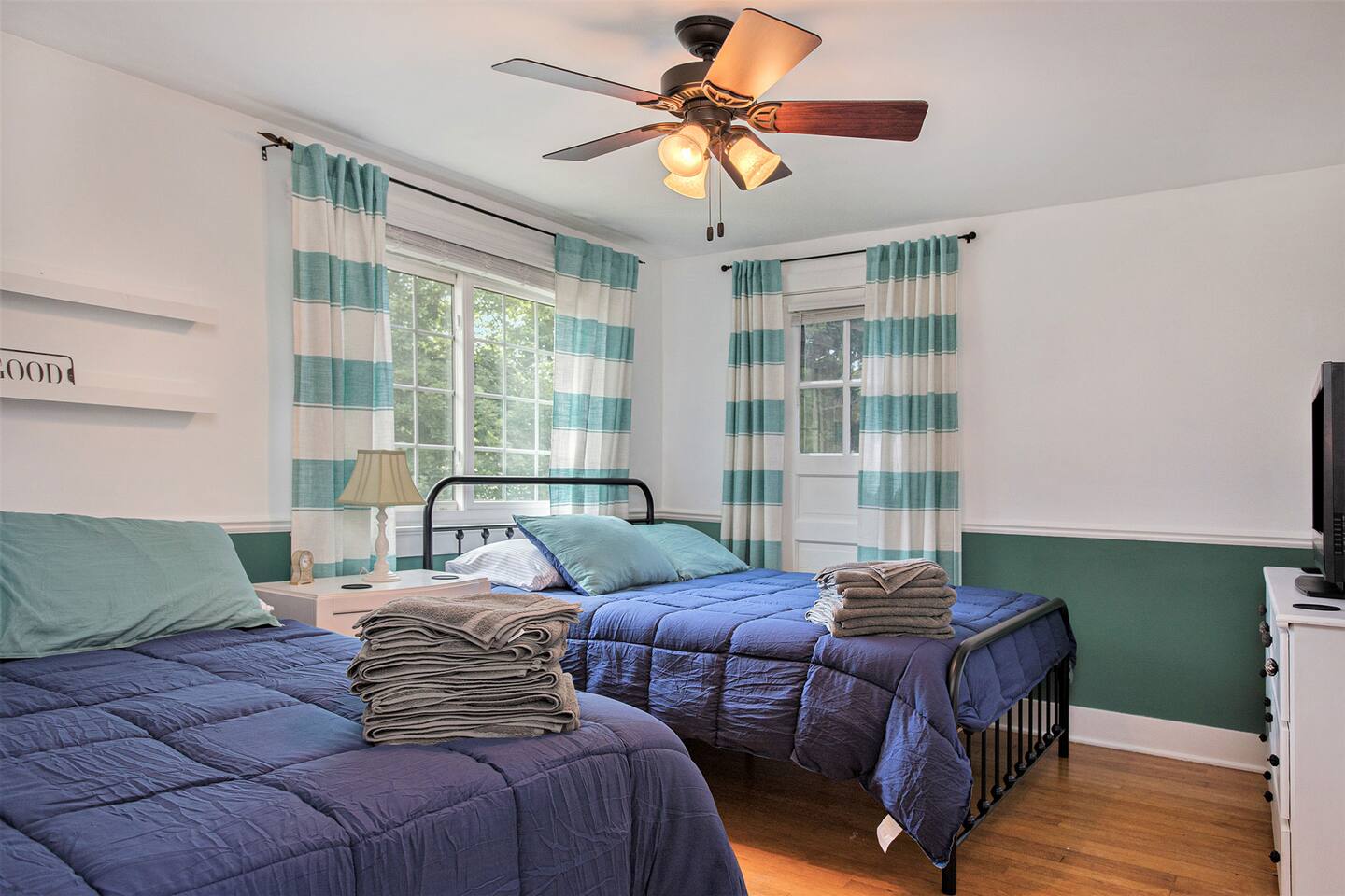 Sleeps 16+ • Spacious Home • Minutes from Kellogg