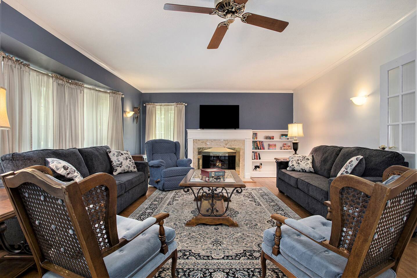 Sleeps 16+ • Spacious Home • Minutes from Kellogg