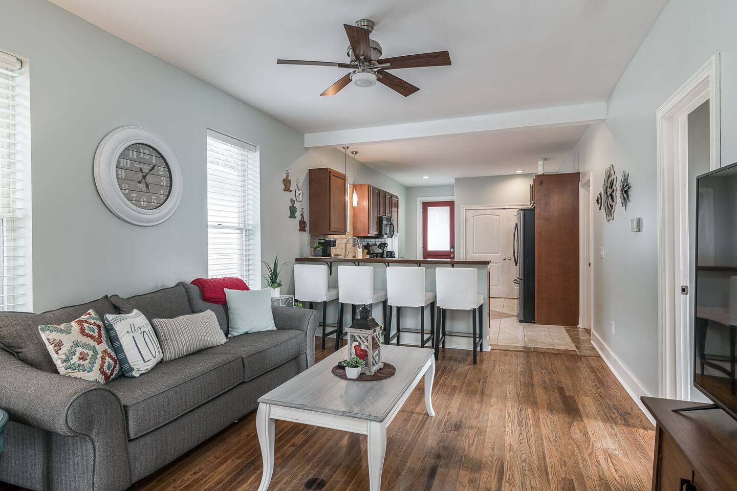 Sleeps 10 • Outdoor Patio  • Walk to Downtown