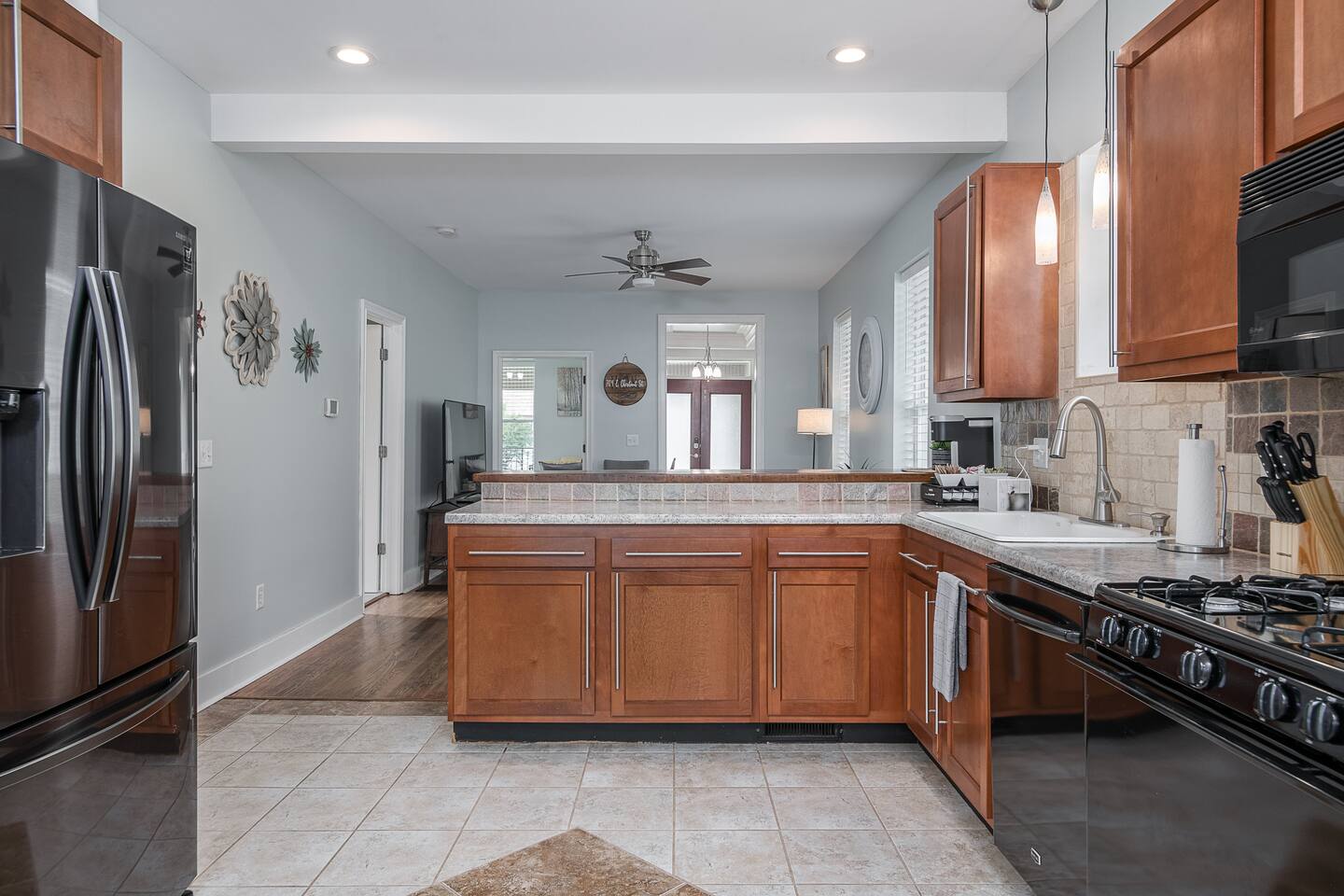 Sleeps 10 • Outdoor Patio  • Walk to Downtown