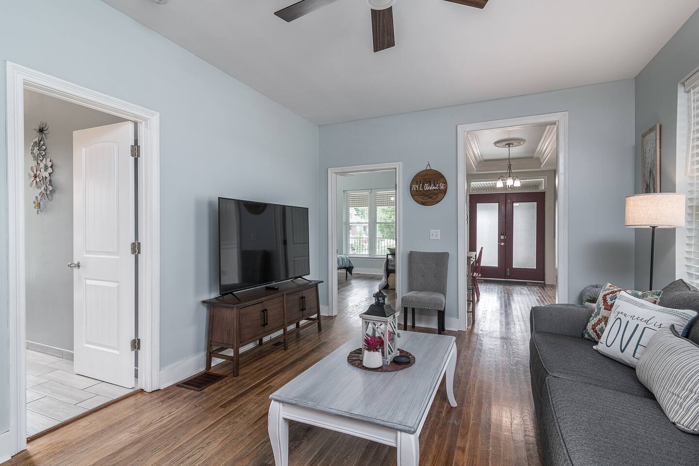 Sleeps 10 • Outdoor Patio  • Walk to Downtown