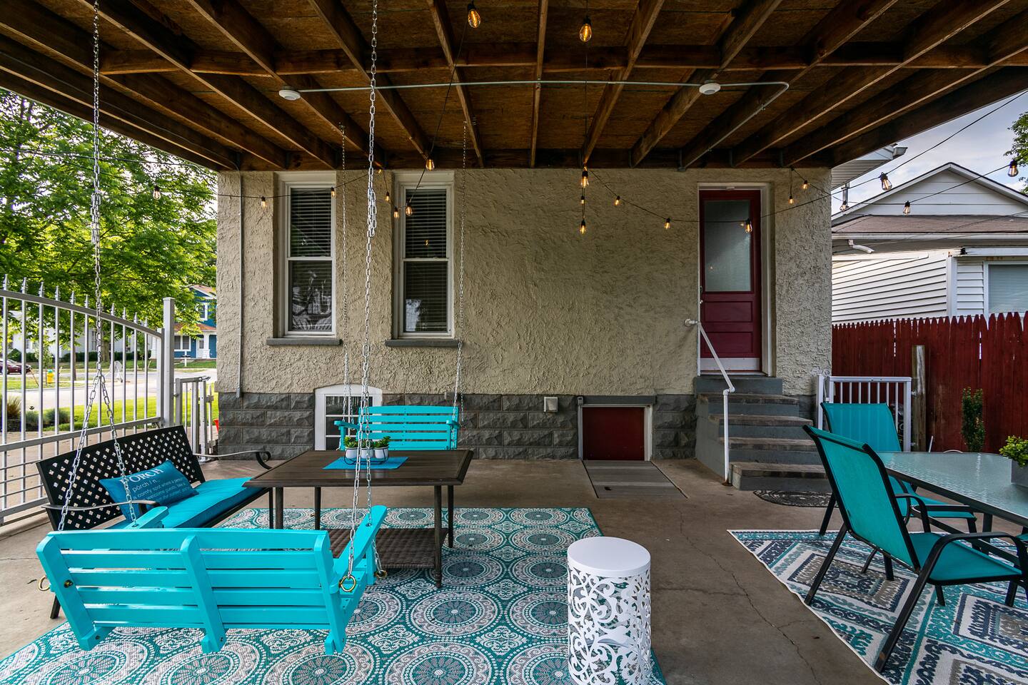 Sleeps 10 • Outdoor Patio  • Walk to Downtown