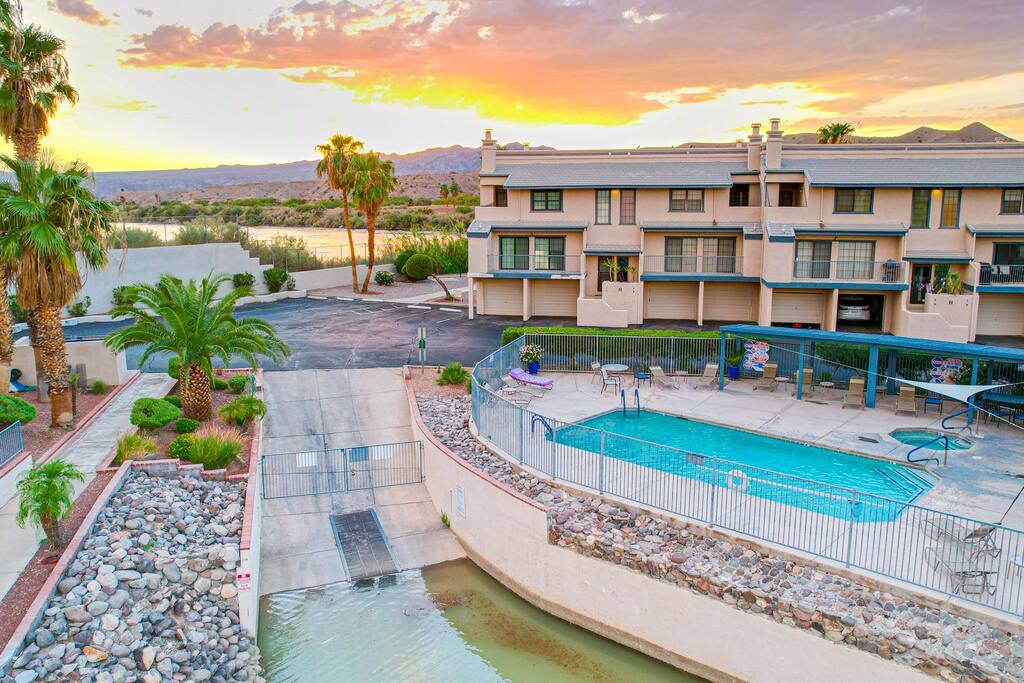 Riverfront w/ Private Dock and Marina | Sleeps 8