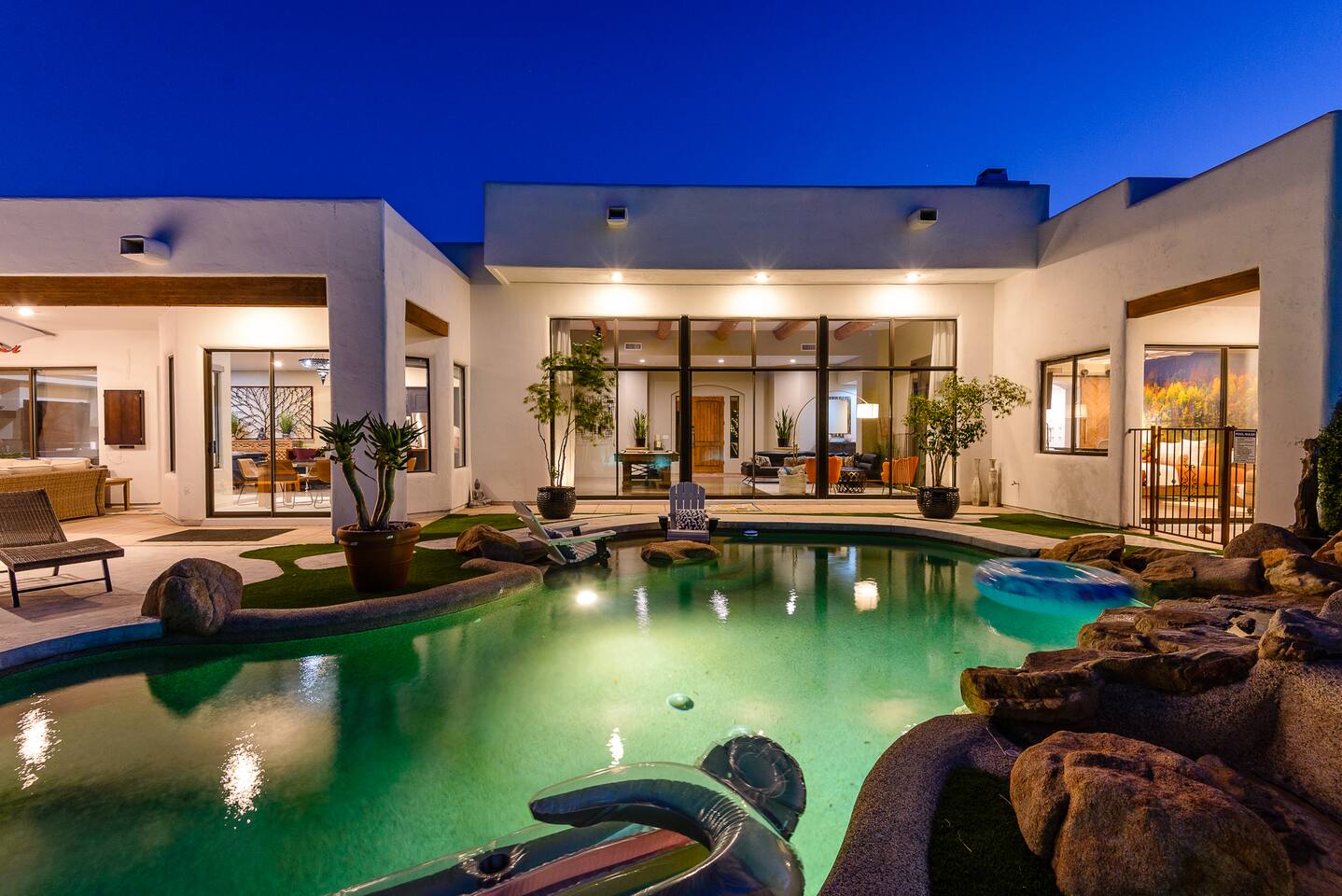 Luxury Oasis - Pool, Spa, Golf Sim, Putting Green