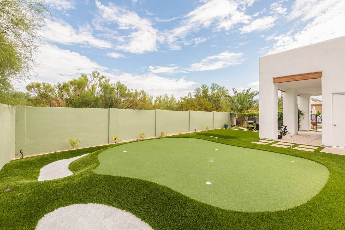 Luxury Oasis - Pool, Spa, Golf Sim, Putting Green