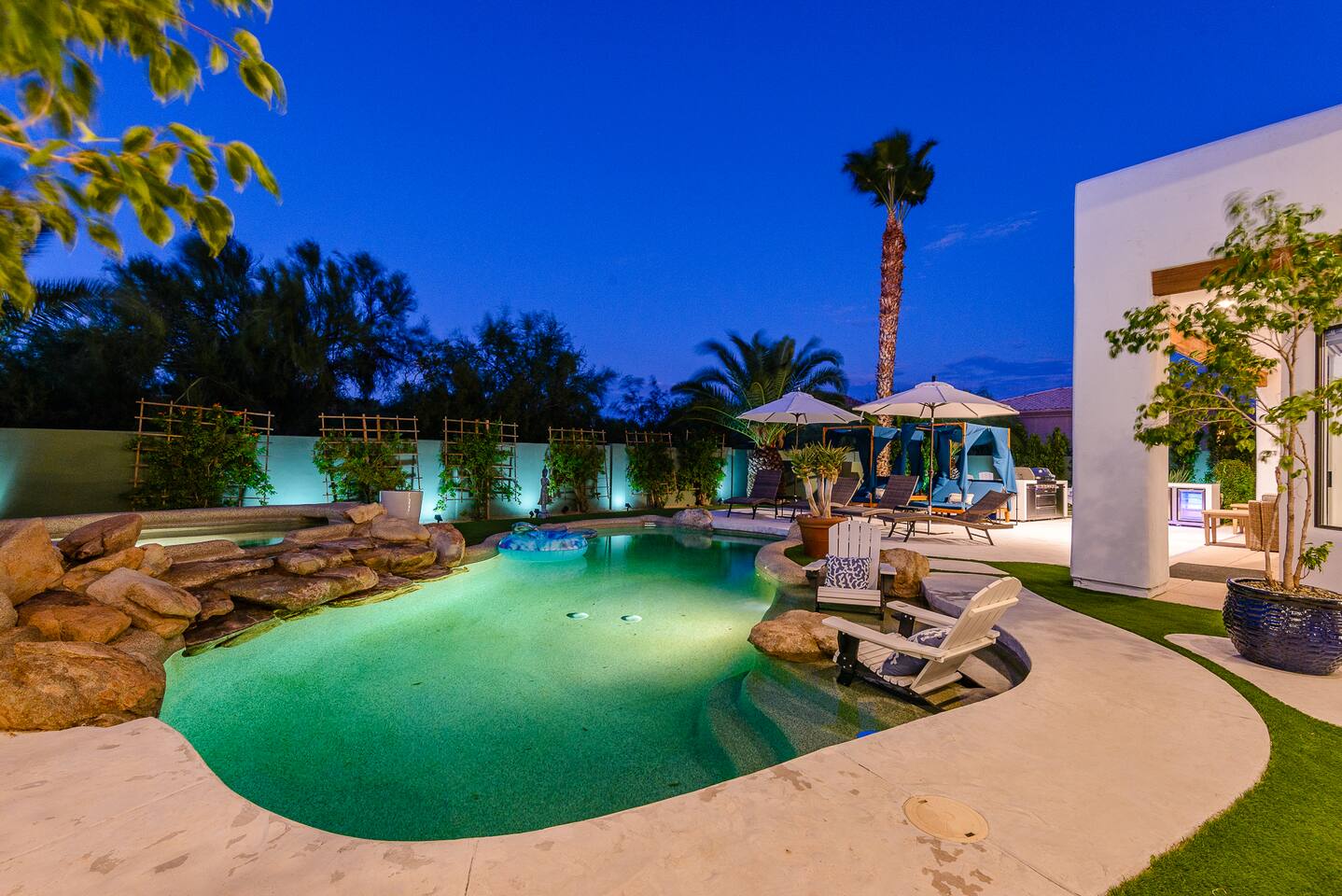 Luxury Oasis - Pool, Spa, Golf Sim, Putting Green