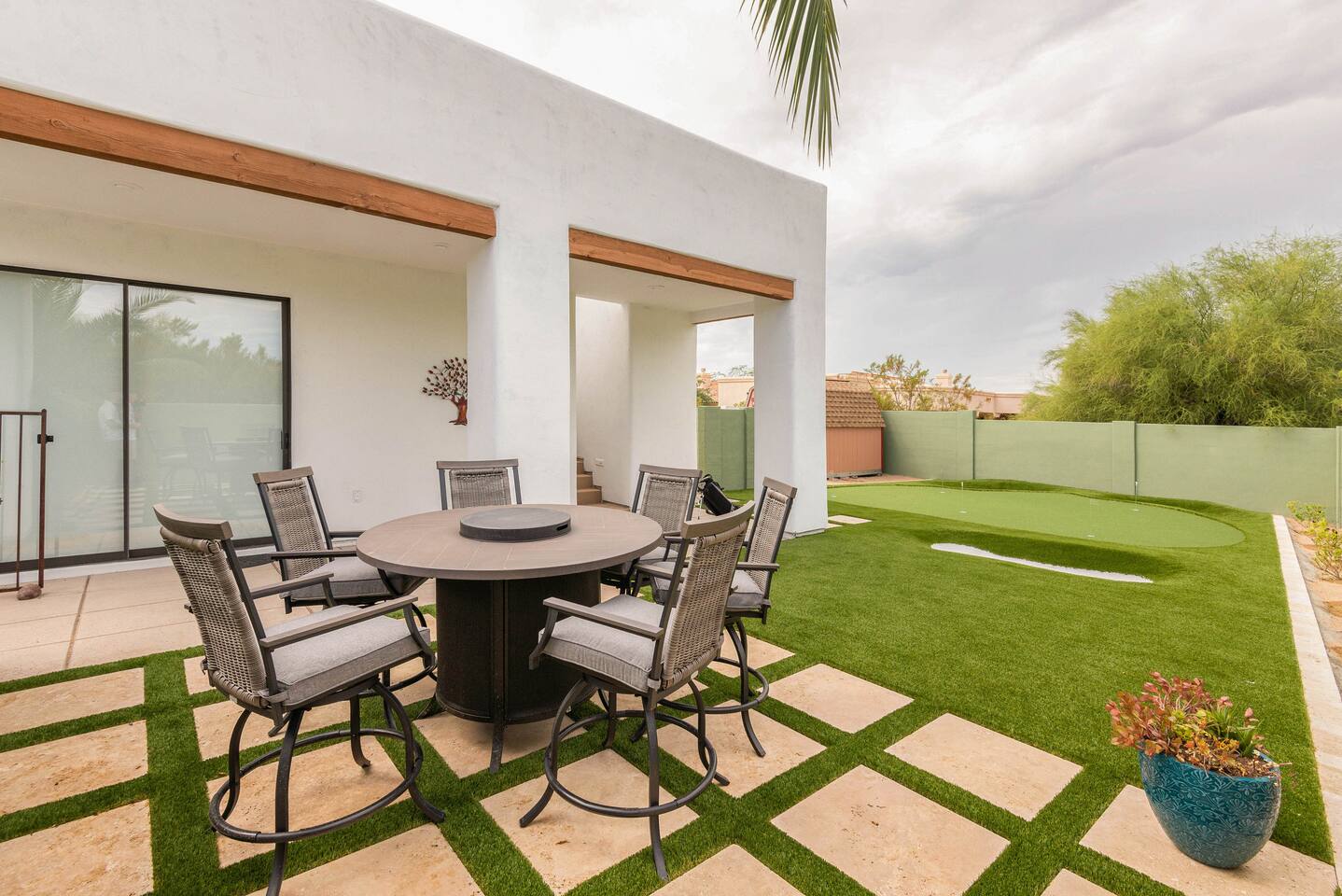 Luxury Oasis - Pool, Spa, Golf Sim, Putting Green