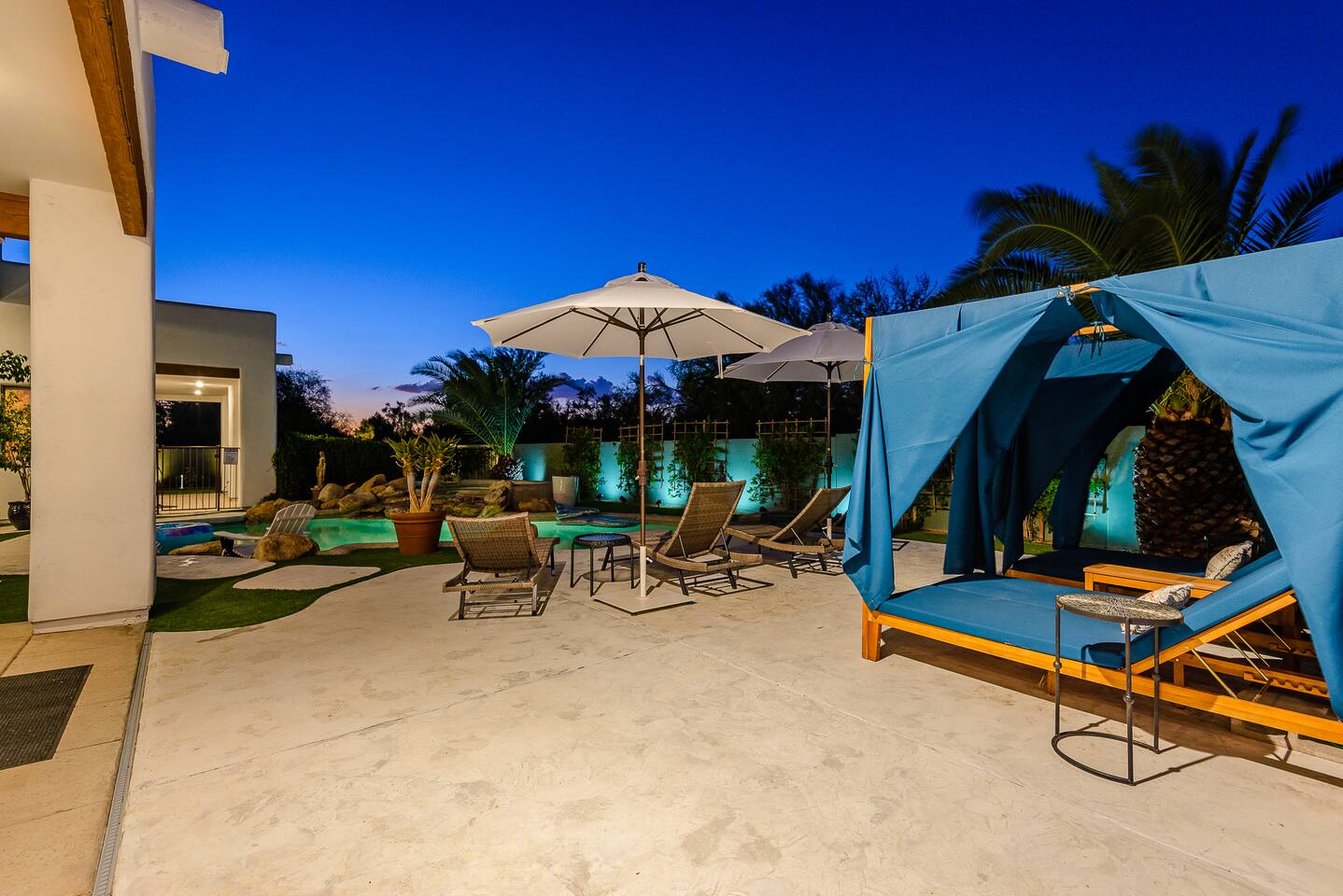 Luxury Oasis - Pool, Spa, Golf Sim, Putting Green