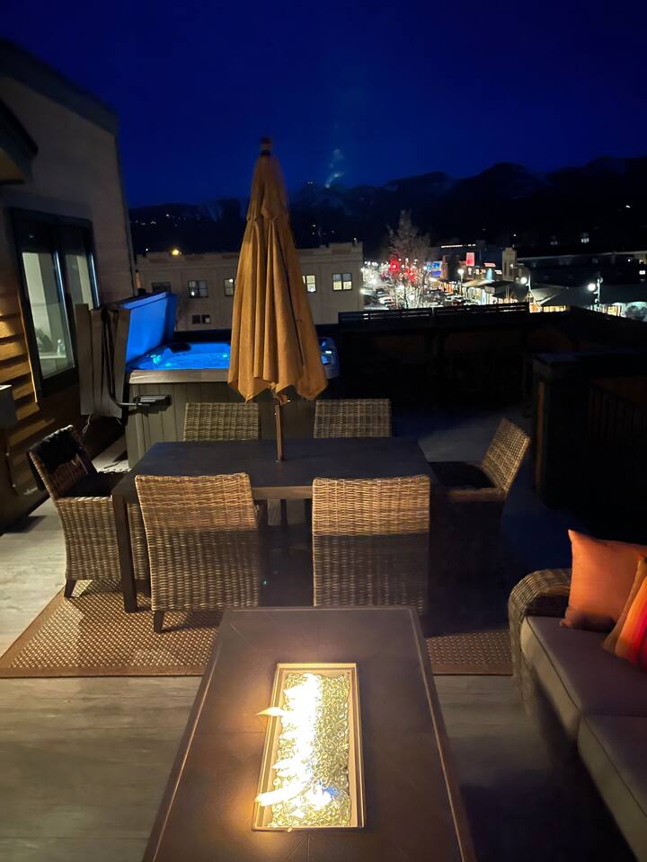 Luxury 2BR/2BA Penthouse w/Hot Tub on Central Ave