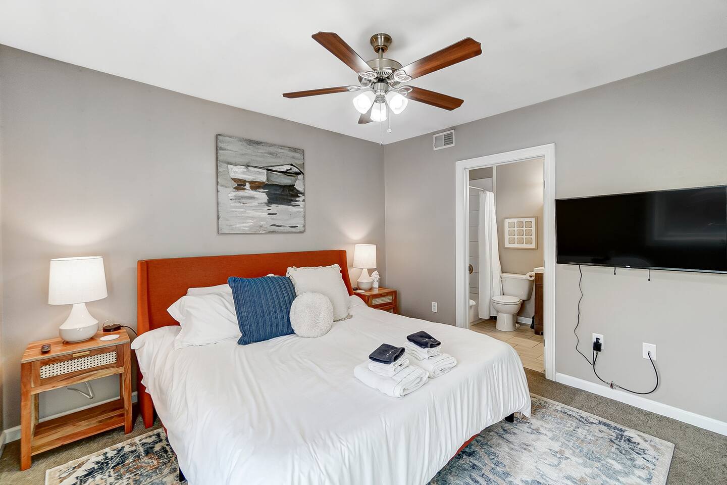 Bright & Roomy • Walk to Oakley Hotspots • Parking