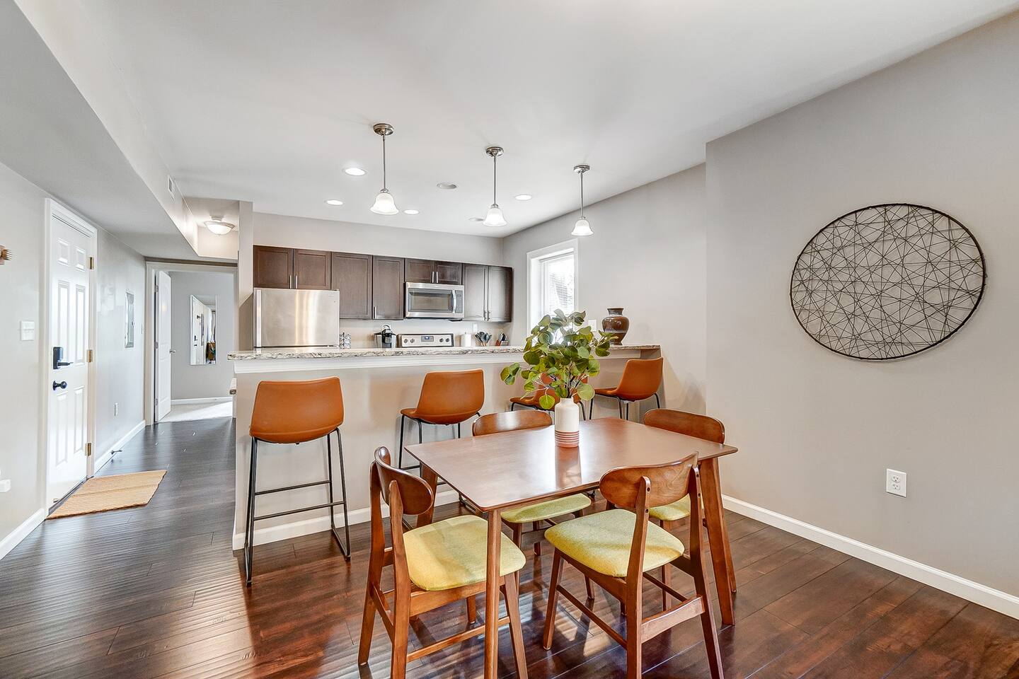 Bright & Roomy • Walk to Oakley Hotspots • Parking
