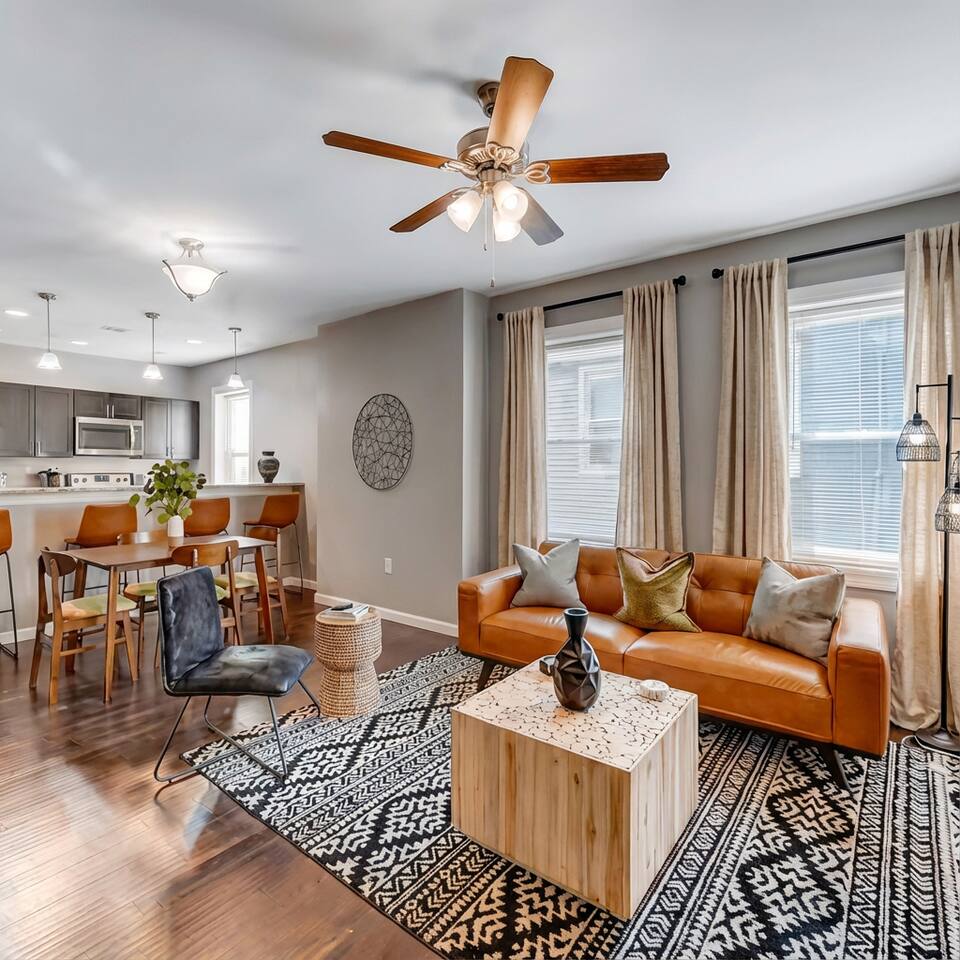 Bright & Roomy • Walk to Oakley Hotspots • Parking