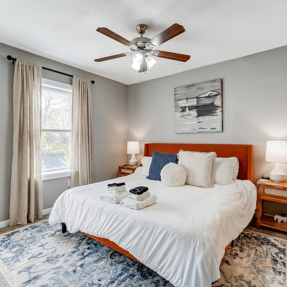 Bright & Roomy • Walk to Oakley Hotspots • Parking