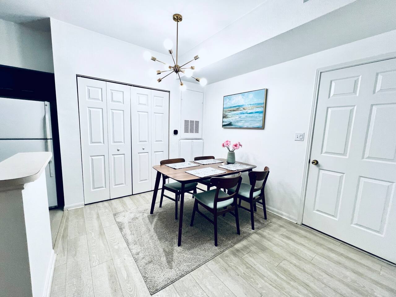 o STUNNING CONDO MINUTES FROM GORGEOUS BEACHES o