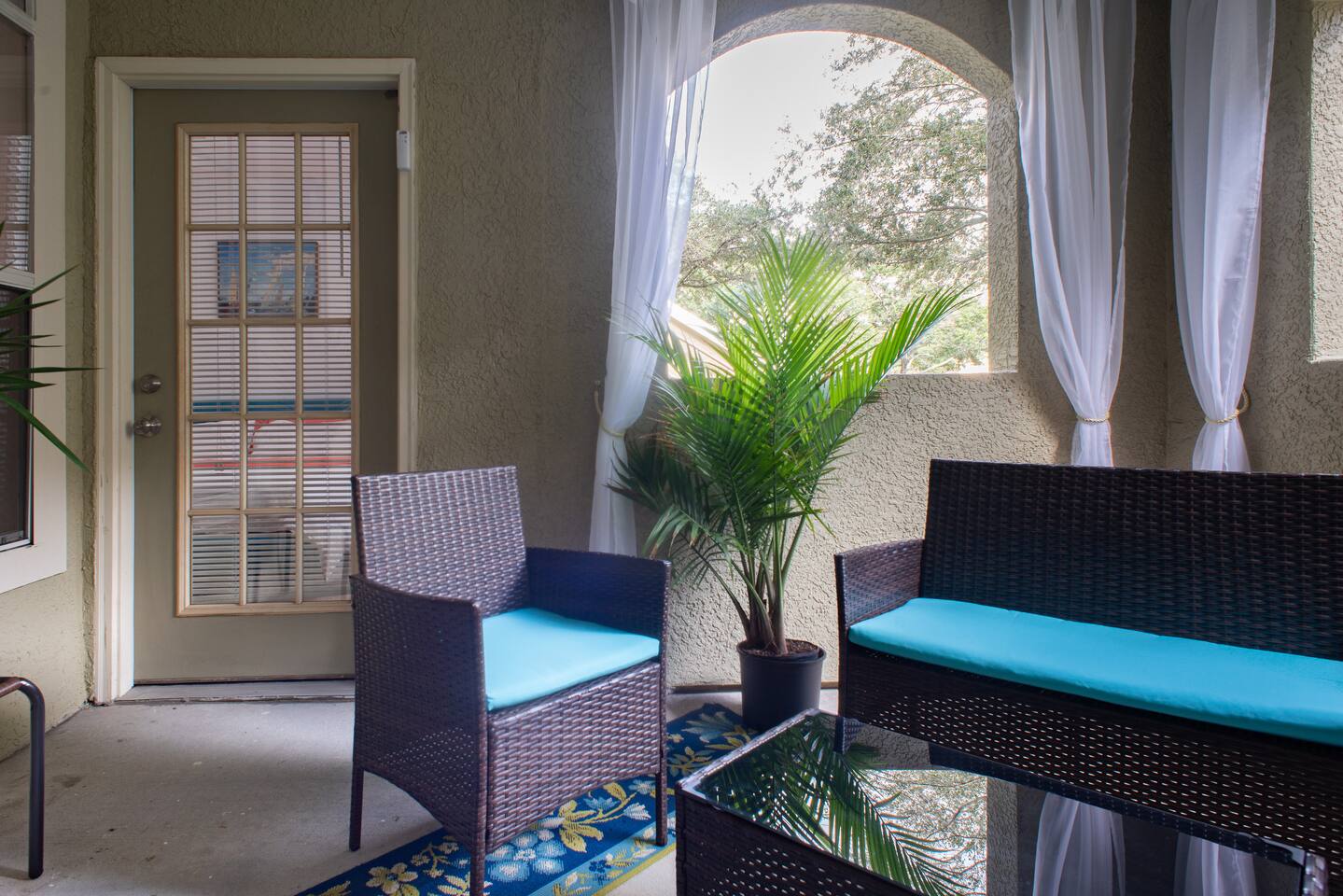 o STUNNING CONDO MINUTES FROM GORGEOUS BEACHES o