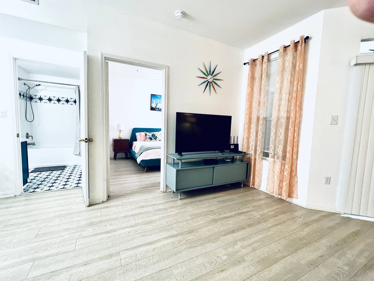o STUNNING CONDO MINUTES FROM GORGEOUS BEACHES o
