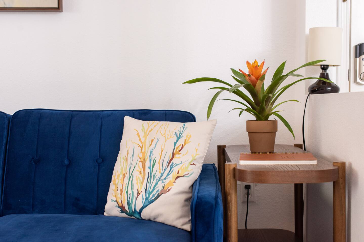 o STUNNING CONDO MINUTES FROM GORGEOUS BEACHES o