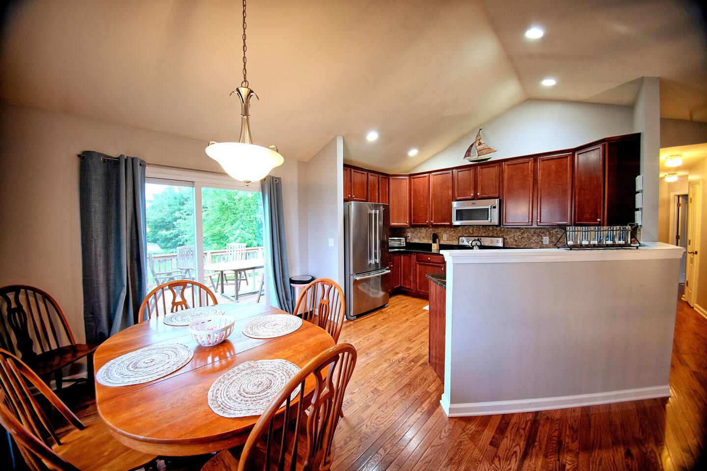Relax on Kent Island in 3 Bedroom Home w/Waterview - Holiday Home