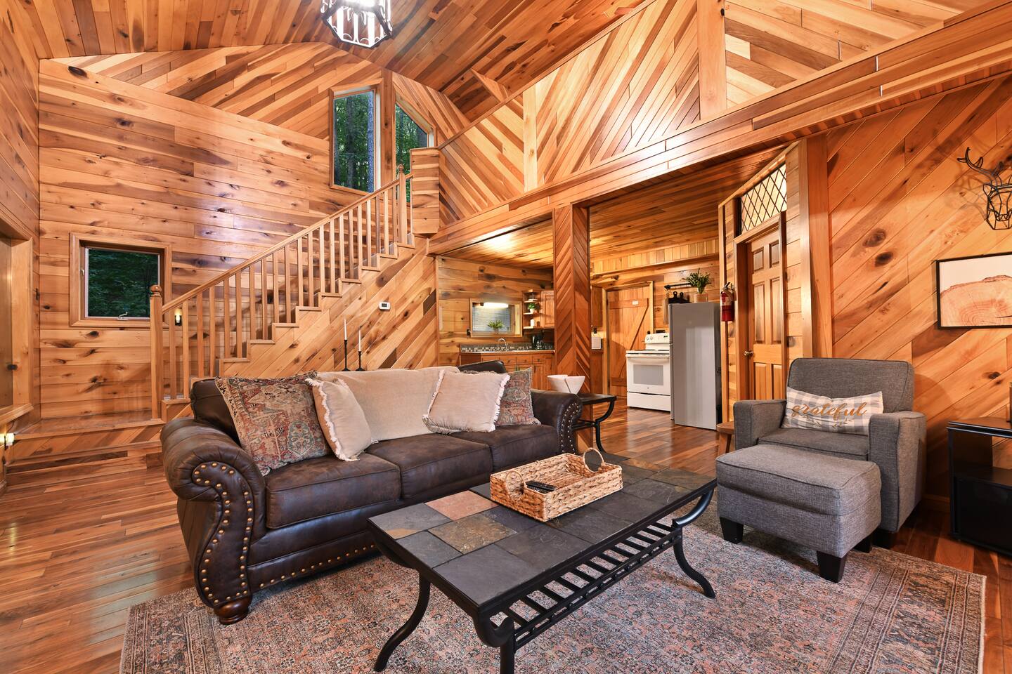 Cozy Couples Cabin! Hot Tub! Romantic!
