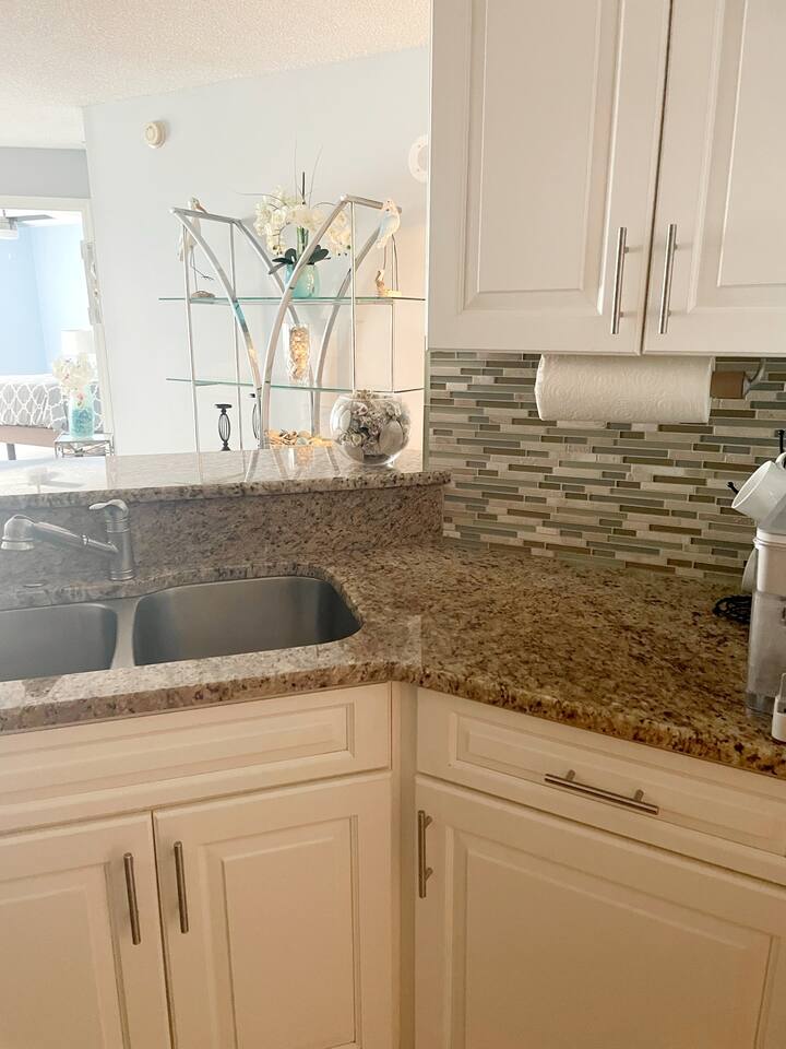 Quiet direct oceanfront 2 bed 2 bath condo w/pool