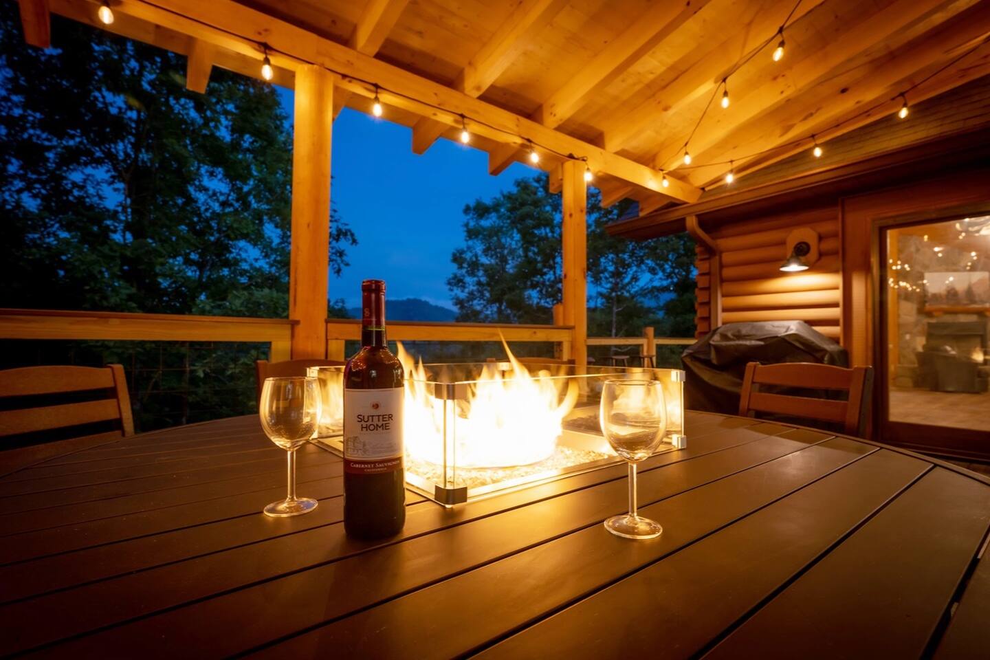 Smokies Luxury Cabin l Theater, Game Room, Hot Tub