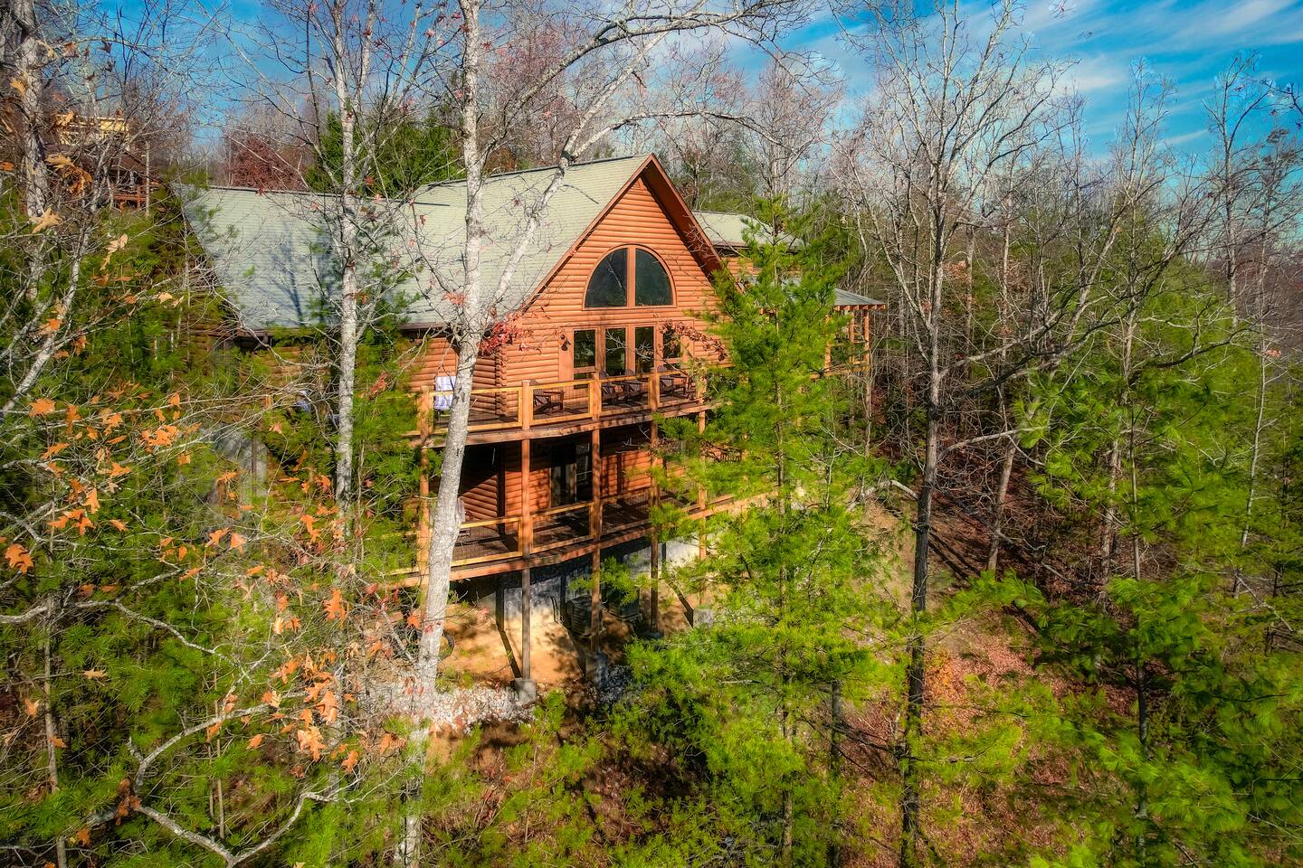 Smokies Luxury Cabin l Theater, Game Room, Hot Tub