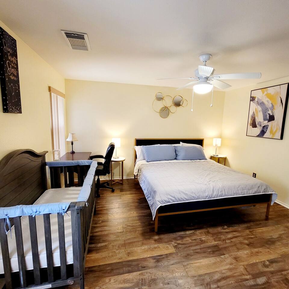 Spacious Bandera Family Fun House with King bed