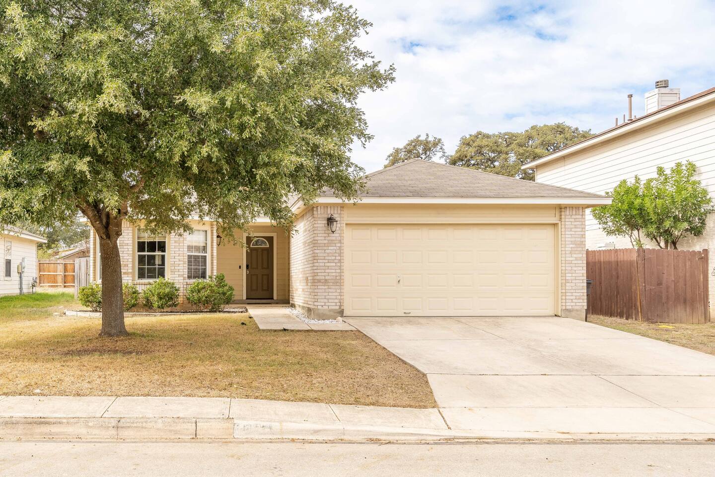 Spacious Bandera Family Fun House with King bed