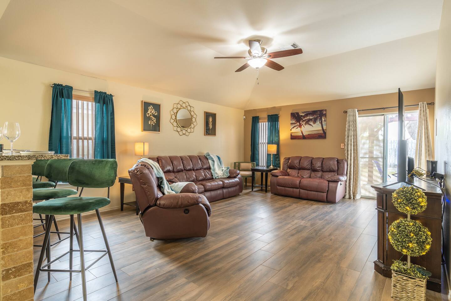Spacious Bandera Family Fun House with King bed